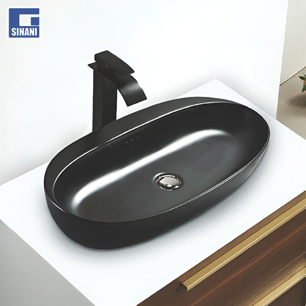 Lavaman mbi mobilje Oval i zi