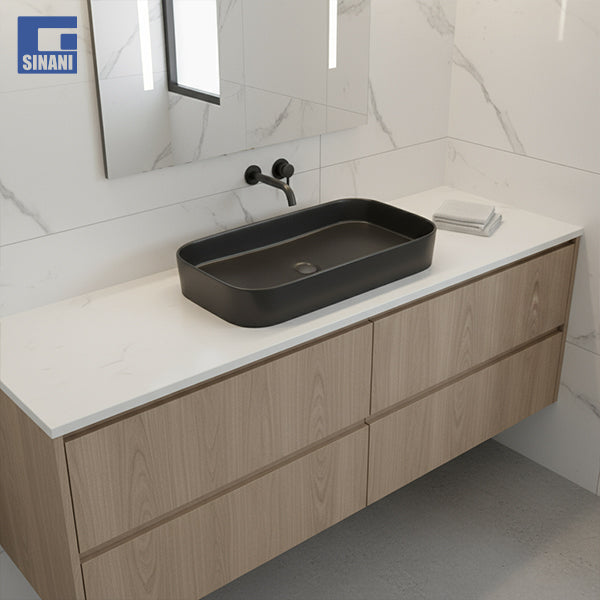 Lavaman mbi mobilje i zi